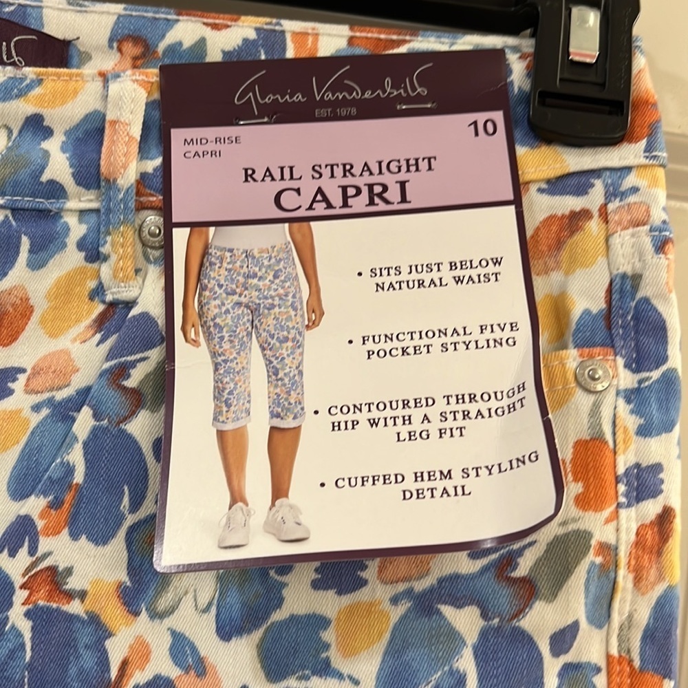 Gloria Vanderbilt ladies capris - Picture 2 of 10